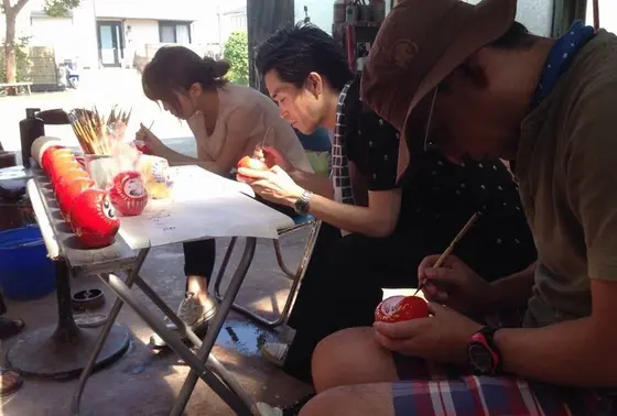 絵付けスタート。