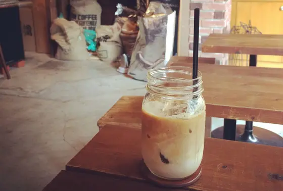 カフェラテを飲みます。