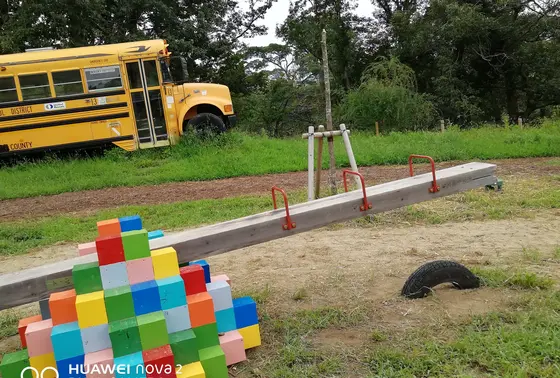 シーソーで遊び　駆け回る
