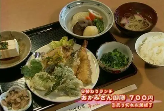 おかみさん御前で舌鼓を打つ！