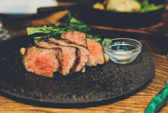何と言っても、佐賀牛の最高峰A5ランクのお肉がリーズナブルな価格でたっぷり食べられちゃう！