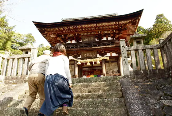 お寺なのにしめ縄が！