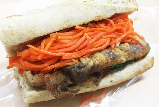 豚肉のキャロットラペのサンド