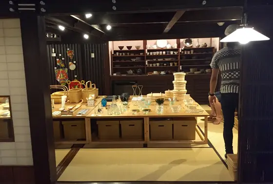 雰囲気のある長屋。