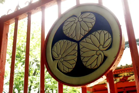 東照宮と三つ葉葵