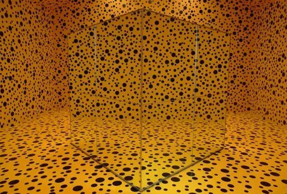 草間彌生「ミラールーム（かぼちゃ）」