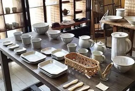 器はシンプルなものが中心