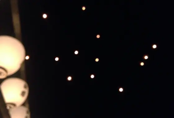 たくさんの天灯