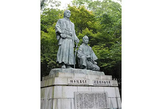 坂本龍馬・中岡慎太郎像