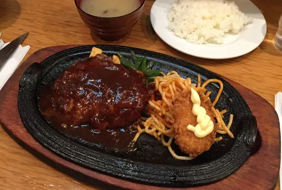 ハンバーグとカニクリームコロッケ