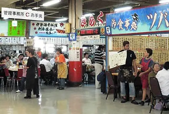 公設市場2階の食堂