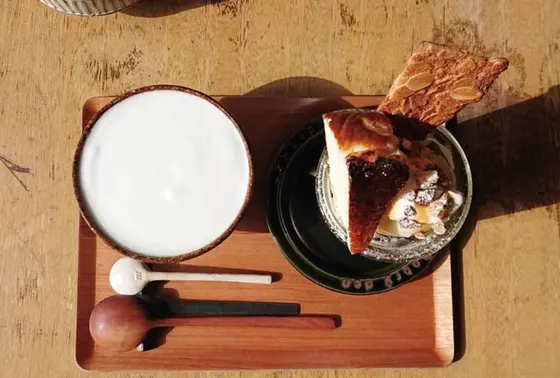 日当たりの良い
ぽっかぽかな
縁側の窓際の席にしました