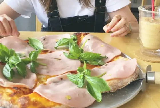 こんなにおっきなピザが～🍕✨
.