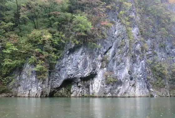 あまよけの岩