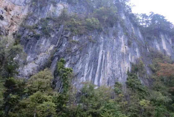 馬髭岩