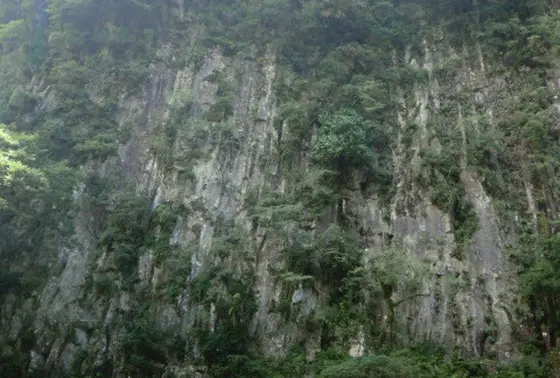 仙人の屏風岩