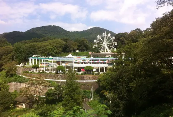 無料の遊園地が隣接