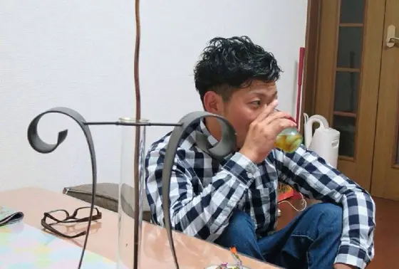 ゼンマイと花瓶と