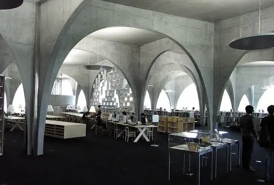 多摩美術大学図書館