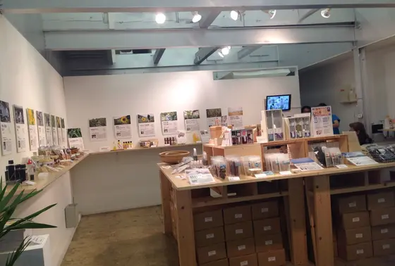 ワンフロアの店内。
