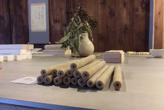 職人さんが1本1本手作りで仕上げて行きます