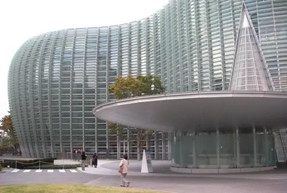 国立新美術館
