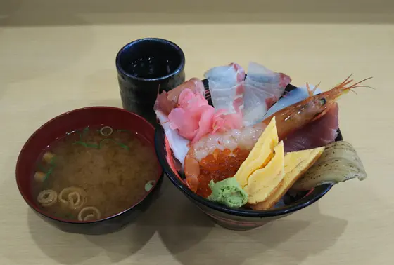 地魚海鮮丼