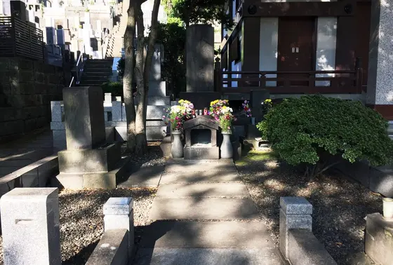 福沢諭吉墓とミイラ