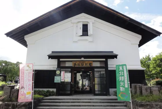 「駅前蔵」と言うだけあって、佇まいは蔵です。