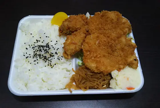 冬季限定　カキ・チキン弁当