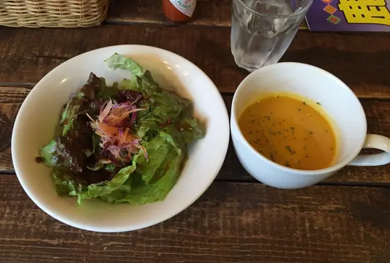 セットでついてくるサラダ・スープ♪