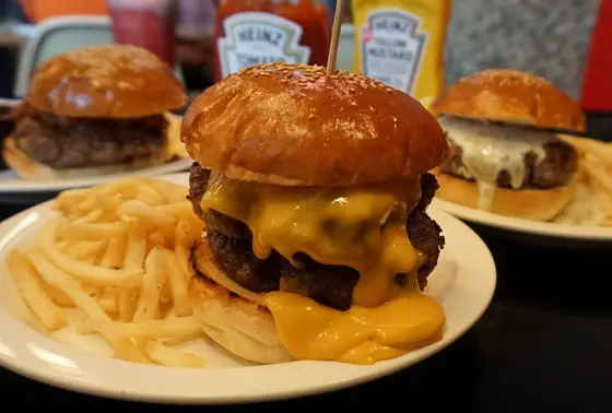 ナイアガラ チーズバーガー