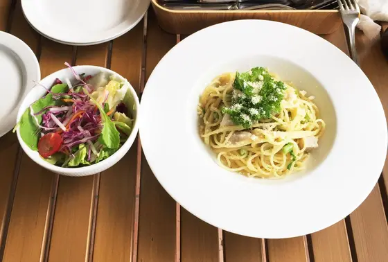 豚バラ肉とわさび菜のクリームパスタ