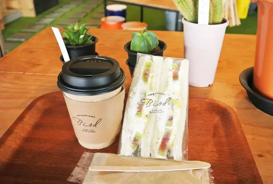 フルーツサンドとコーヒー