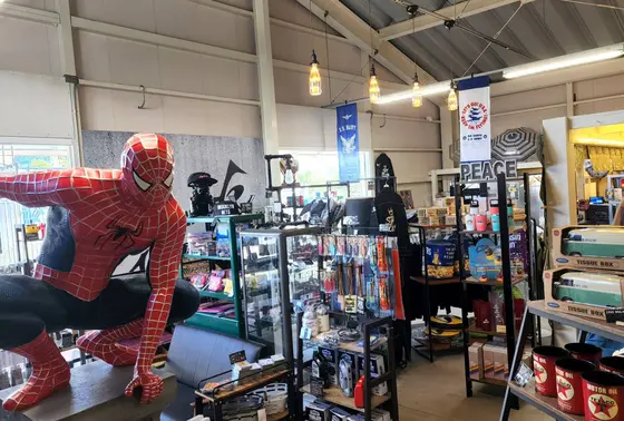 店内奥にはドーンとスパイダーマンが鎮座！