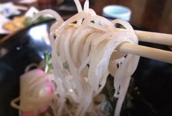 真っ白な更科系のお蕎麦が美味いっ！