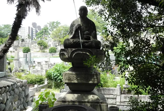 横の参道の地蔵様