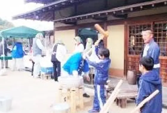 大仙公園日本庭園　新春餅つき大会
2016年1月11日