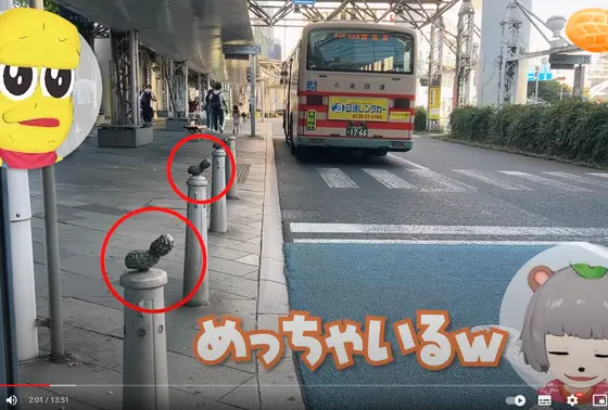 ポールの上の装飾