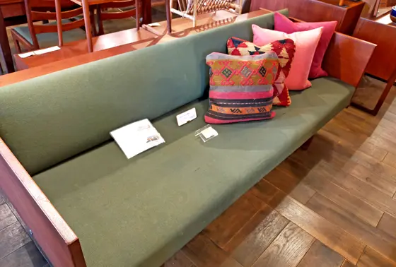 家具は丁寧にリペア