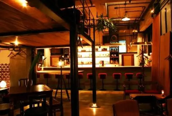 洗練された店内と心地よい音楽