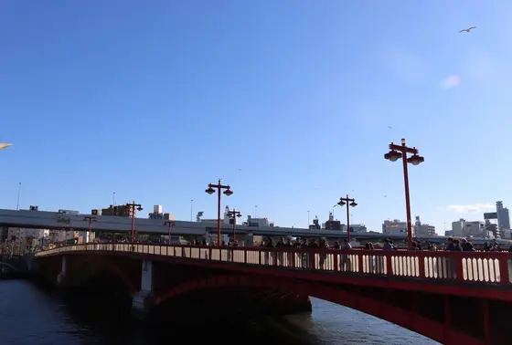 朱色鮮やかな吾妻橋