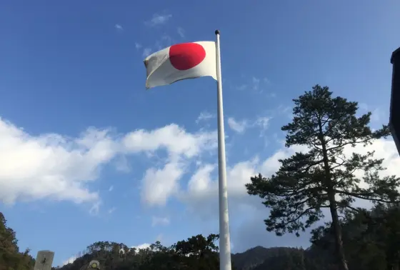 巨大な日の丸