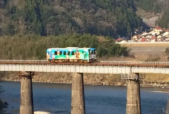 運良くラッピング列車が。