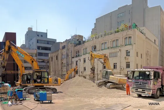 裏からの船場ビル