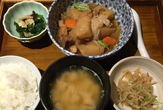 写真は私が頂いた肉じゃが定食✨