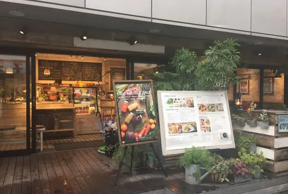 表参道駅から5分ほど。