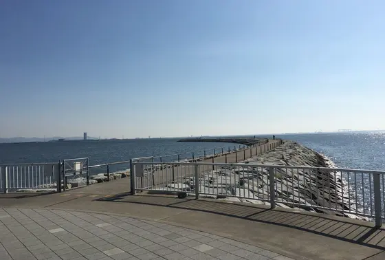 海に飛び出した遊歩道？