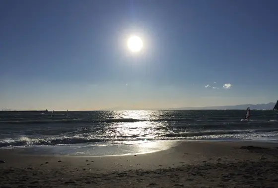 海までも