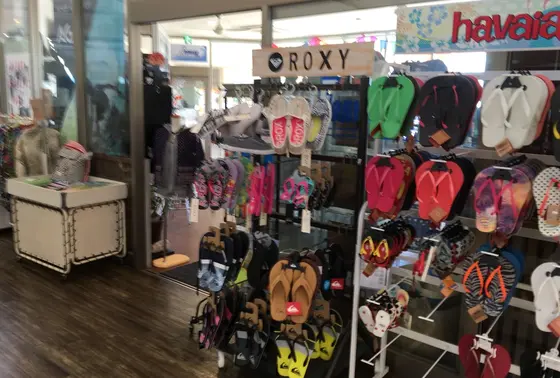 冬でもビーサン売ってます^_^